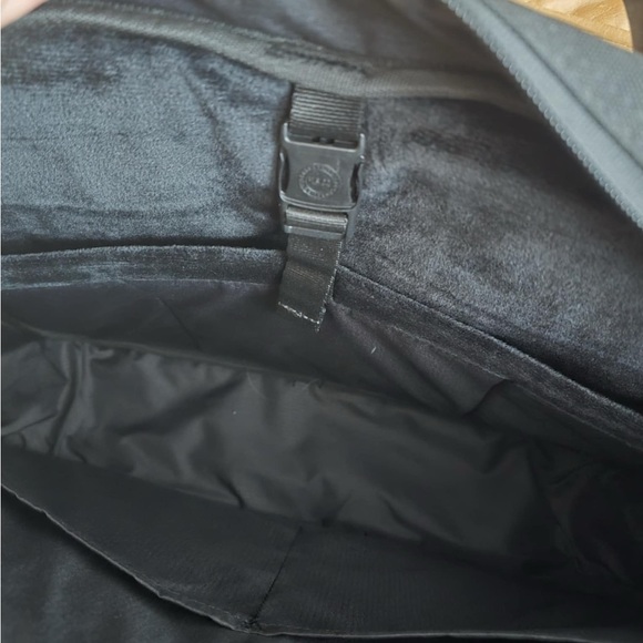 Herschel Gibson Tech Messenger Bag - Black - Picture 6 of 10